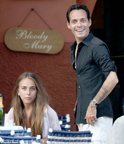 Marc Anthony và bạn gái bị bắt gặp hò hẹn tại Ý, ngày 7/10
