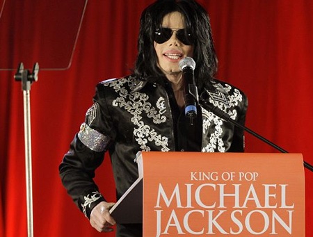 Michael Jackson đột tử vào tháng 
6/2009, một tháng trước khi tour diễn lớnở Anh diễn ra
