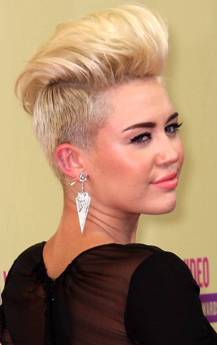 “Đàn chị” gửi tâm thư cho Miley Cyrus - 3 Miley Cyrus trong clip