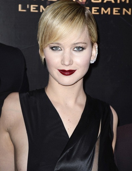 Kiểu tóc mới khiến Jennifer đáng yêu và trẻ trung hơn.