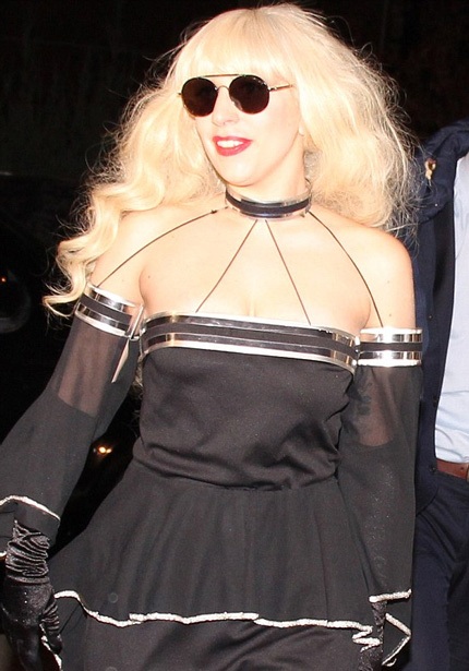 Nữ ca sĩ 27 tuổi thay đổi tới chóng mặt với thời trang tóc trong thời gian gần đây.