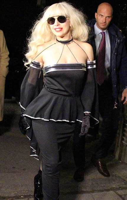 Nữ ca sĩ 27 tuổi thay đổi tới chóng mặt với thời trang tóc trong thời gian gần đây.