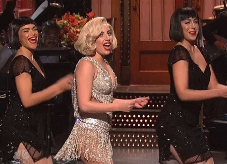 Lady Gaga biểu diễn ca khúc