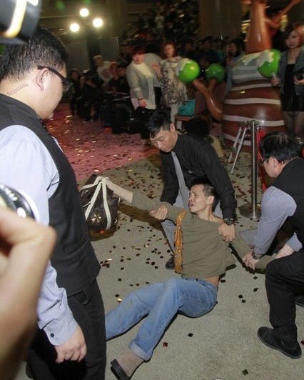 Xa Thi Mạn bị fan cuồng cầu hôn