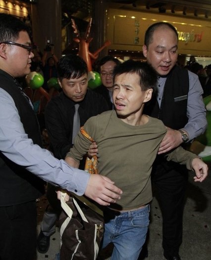 Xa Thi Mạn bị fan cuồng cầu hôn