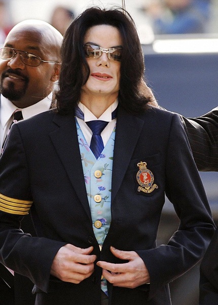 “Michael Jackson thường ôm búp bê đi ngủ” - 1 Ngôi sao nhạc Pop Michael Jackson