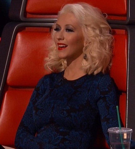 Giọng ca 16 tuổi gây ấn tượng trong đêm bán kết The Voice Mỹ - 2 Christina Aguilera hài lòng với phần trình diễn của cô học trò cưng.