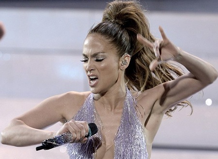 Xem lại màn trình diễn bốc lửa của Jennifer Lopez tại lễ trao giải AMAs năm 2013: