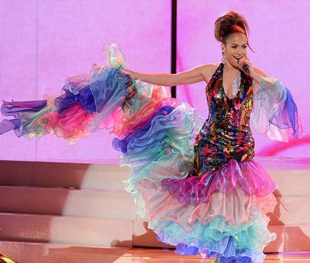 Xem lại màn trình diễn bốc lửa của Jennifer Lopez tại lễ trao giải AMAs năm 2013: