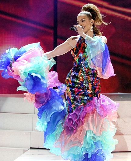 Xem lại màn trình diễn bốc lửa của Jennifer Lopez tại lễ trao giải AMAs năm 2013: