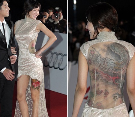 Mỹ nhân xứ Hàn lộ hình xăm khủng sau lớp váy xuyên thấu