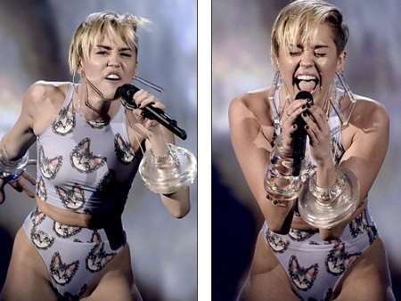 Miley Cyrus diện biniki và hát trên sân khấu AMA - 10 Miley dường như bật khóc trên sân khấu khi hát Wrecking Ball