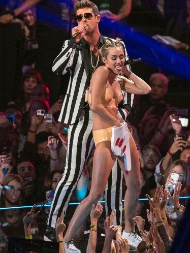 Phong cách rock nổi loạn được Miley sử dụng suốt giai đoạn năm 2009.