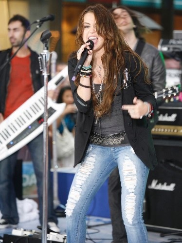 Phong cách rock nổi loạn được Miley sử dụng suốt giai đoạn năm 2009.