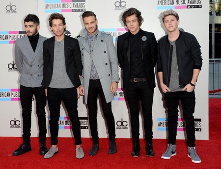 Lady Gaga cưỡi ngựa, Ciara diện váy xuyên thấu tới lễ trao giải - 23 Nhóm One Direction