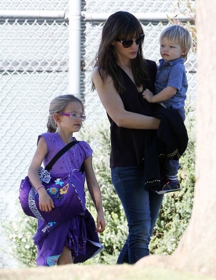 Hạnh phúc đáng ngưỡng mộ của cặp đôi vàng Hollywood