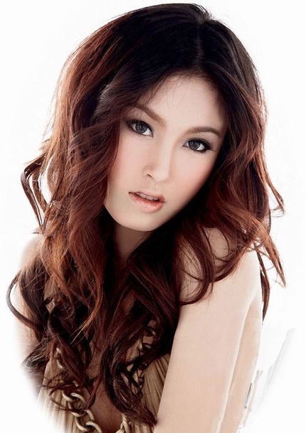 Hai người còn chụp ảnh kỷ niệm trước buổi họp báo.