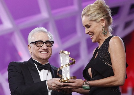 Sao “Bản năng gốc” mặc táo bạo đến nhận giải - 6 Sharon Stone được vinh danh với giải thưởng thành tựu trong đêm khai mạc LHP Marrakech