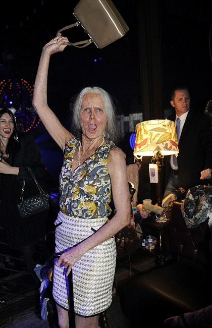 Siêu mẫu Heidi Klum tự nguyện làm xấu mình để đi chơi Halloween