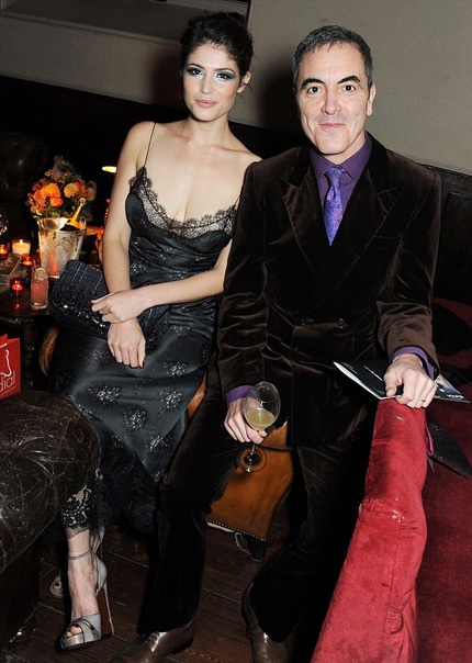 Gemma Arterton vui vẻ chụp hình cùng các đồng nghiệp