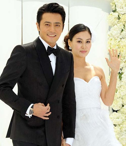 Vợ Jang Dong Gun mang thai lần hai - 1 Vợ chồng Go So Young và Jang Dong Gun hạnh phúc khi sắp đón thêm thành viên mới vào năm tới.