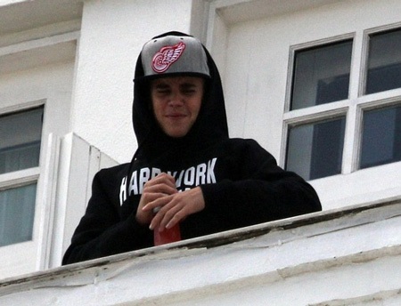 Ca sĩ tuổi teen Justin Bieber bị bắt gặp ở nhà thổ - 4 Nam ca sĩ tuổi teen đã có một thời gian liên tục ghé thăm các hộp đêm và lui tới nhà thổ tại Brazil