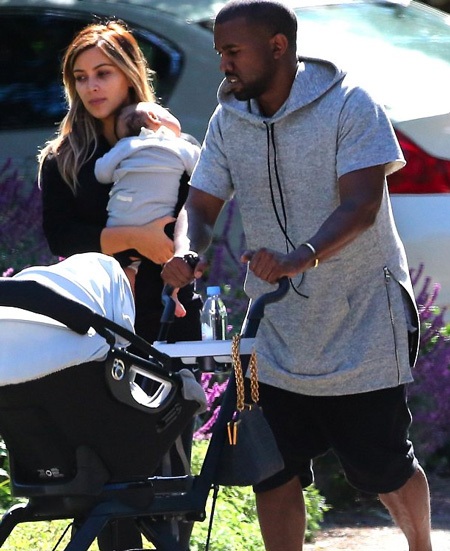 Kanye West thích dành thời gian “chiều chuộng” hai người phụ nữ của mình.