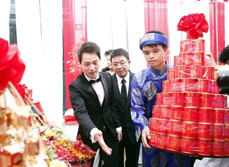 Chú rể chú trọng bố trí mâm tại nhà cô dâu