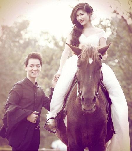 Bộ ảnh cưới mới nhất của cặp đôi này được thực hiện vào cuối tuần vừa rồi tại ngoại thành Hà Nội.