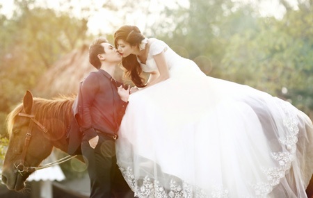 Khoảnh khắc ngọt ngào và lãng mạn như trong phim của đôi vợ chồng trẻ