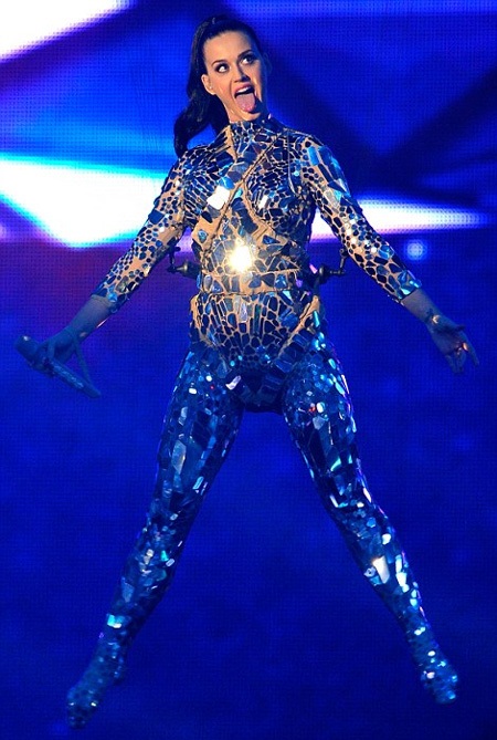 Katy Perry nhận giải Nữ ca sĩ xuất sắc nhất