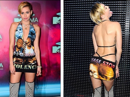 Miley tạo dáng gợi trên thảm đỏ trước khi bước vào trong khán phòng