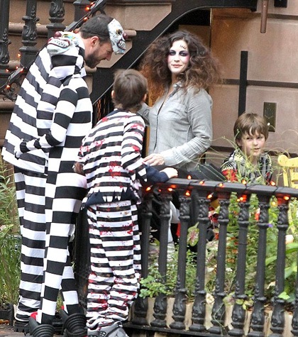 Thú vị xem trang phục Halloween của "sao" - 21 Gia đình nữ diễn viên Liv Tyler sẵn sàng đi chơi Halloween
