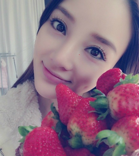 Chiếc cằm nhọn của Lý Tiểu Lộ khiến cô khác xưa đáng kể.