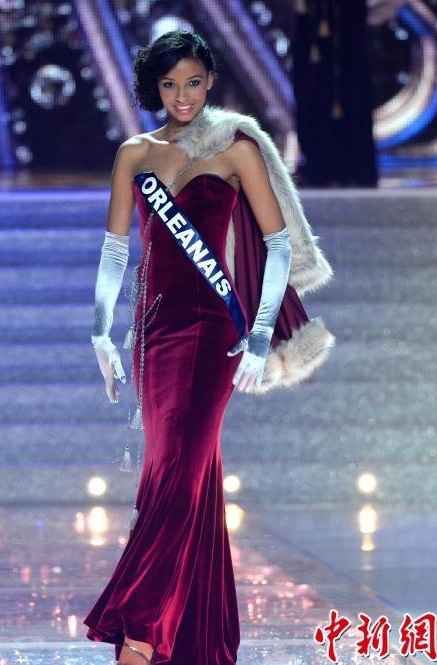 ...và phần thi trang phục dạ hội