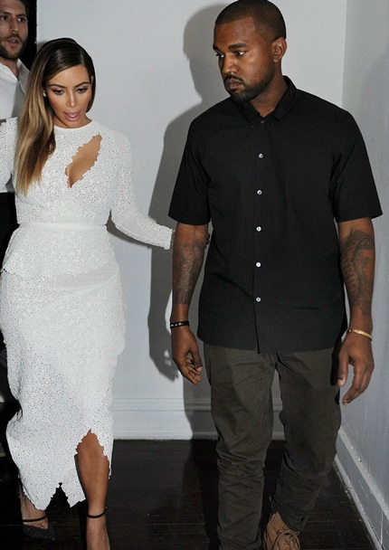 Kim Kardashian bị chỉ trích ham vui bỏ rơi con gái - 5 Kim đang bận rộn tham dự một sự kiện tại Miami cùng chồng tương lai.