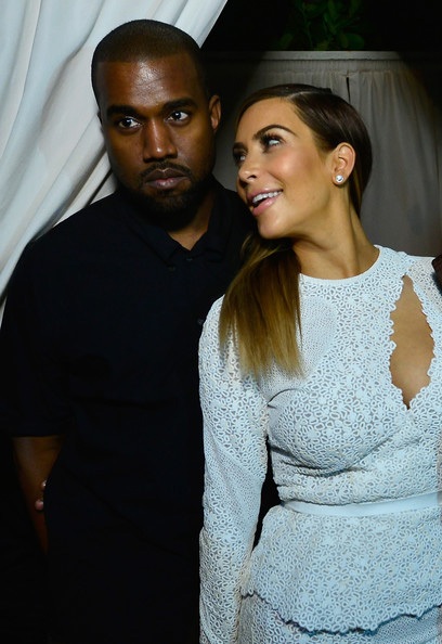 Kim Kardashian bị chỉ trích ham vui bỏ rơi con gái - 6 Cặp đôi mới đính hôn này trông thực sự hạnh phúc khi sánh đôi bên nhau.