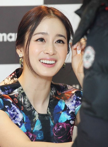 Kim Tae Hee trong một sự kiện tại Seoul, Hàn Quốc, tháng 11/2013.