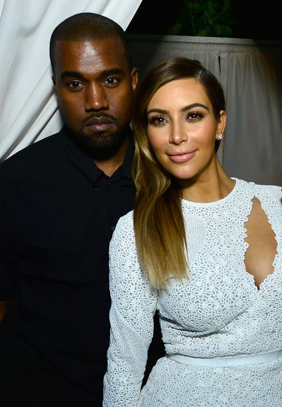 Kim Kardashian bị chỉ trích ham vui bỏ rơi con gái - 7 Cặp đôi mới đính hôn này trông thực sự hạnh phúc khi sánh đôi bên nhau.