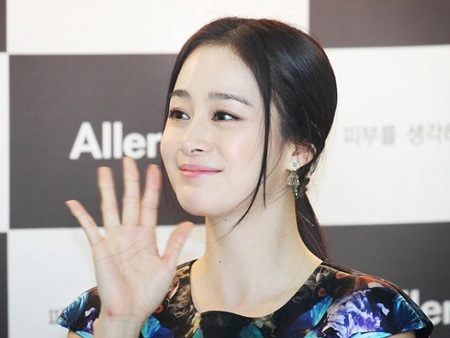 Kim Tae Hee trong một sự kiện tại Seoul, Hàn Quốc, tháng 11/2013.