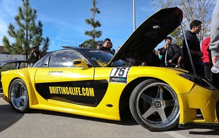 Những chiếc xe đắt tiền cũng xuất hiện trong lễ tưởng nhớ Paul Walker