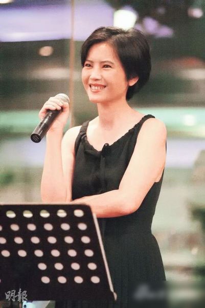 Gặp hoa đán TVB Lam Khiết Anh lang thang trên phố - 5 Lam Khiết Anh xuất hiện trên đường phố ngày 22/12