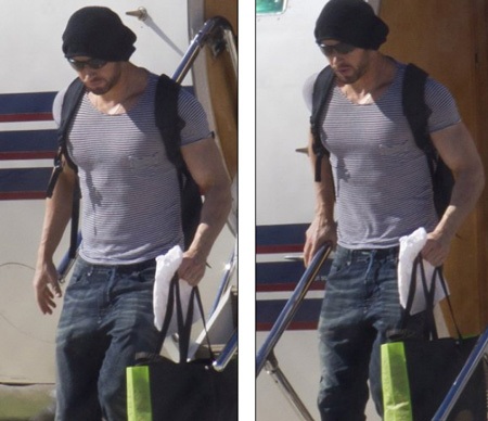 Miley Cyrus trông khá mệt mỏi khi bước xuống từ máy bay.