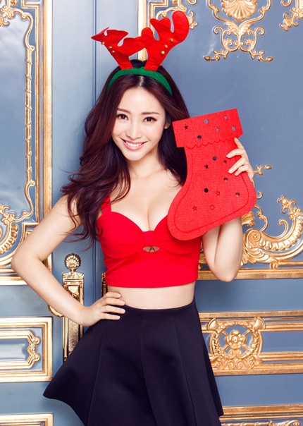 Siêu vòng một Liễu Nham đỏ rực trong chùm ảnh đón Giáng sinh