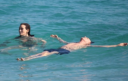 Cả hai trông rất thư giãn và thoải mái