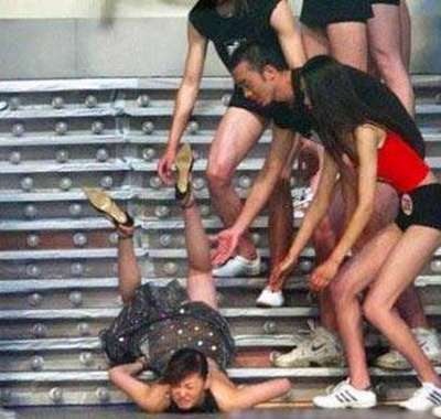 Một sự cố đau đớn và khó quen trong sự nghiệp của MC Từ Hy Đệ