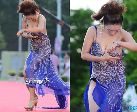 Nữ diễn viên xứ Hàn Yeo Min Jung vừa đi vừa chỉnh lại váy áo khi đang sải bước trên thảm đỏ.