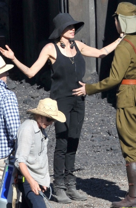 Mọi công việc dù nhỏ nhặt nhất cũng được Angelina đảm nhiệm