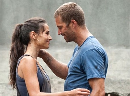 Paul và bạn diễn Jordana Brewster đã có những cảnh diễn ngọt ngào trong bộ phim