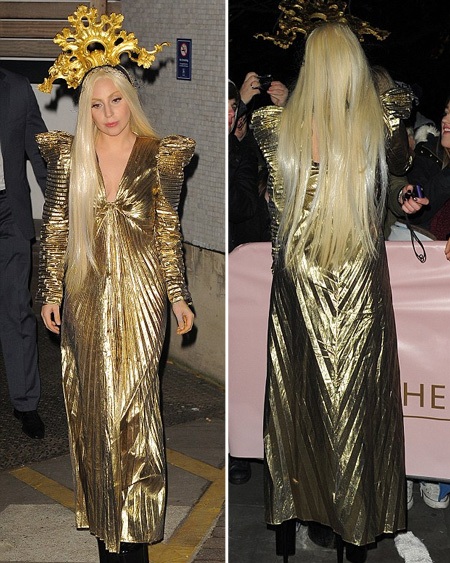 Bộ váy của Lady Gaga khiến nhiều người liên tưởng tới nữ hoàng biển cả